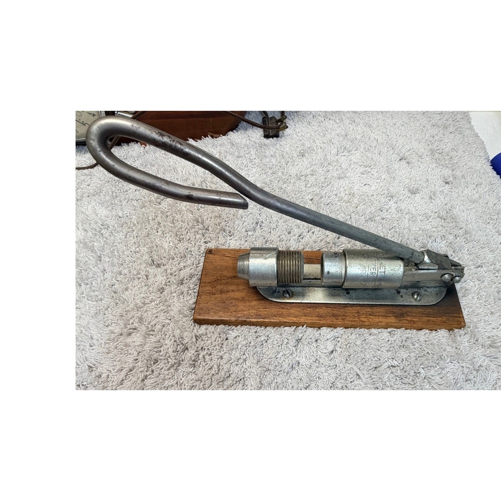 Vintage Reed's Rocket Pecan Cracker Manual Lever Nutcracker Wood Little Rock - Picture 3 of 9